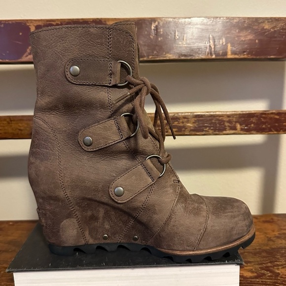 SOREL Joan Of Arctic Wedge Mid Calf Boot Dark Fog Distressed Brown Booties - Picture 3 of 15